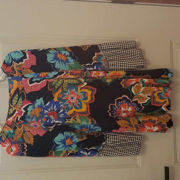 Top - Picture 5 of 7